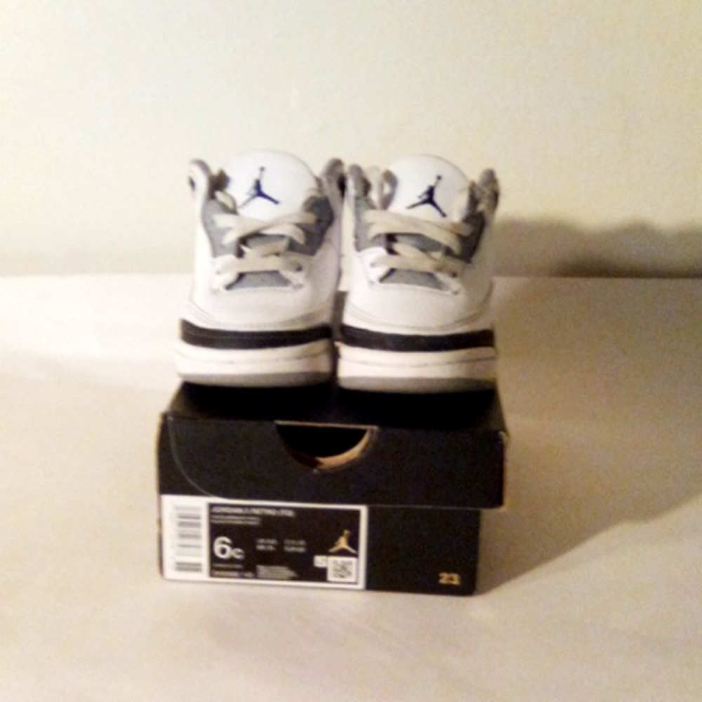 Nike 6c baby boys Gray and white shoes